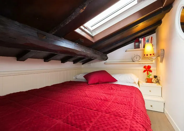 Pantheon Romantic Loft