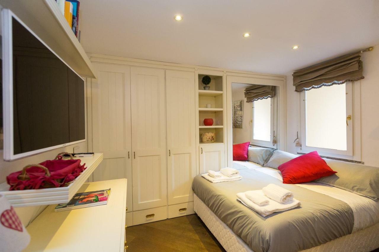 Pantheon Romantic Loft Apartment